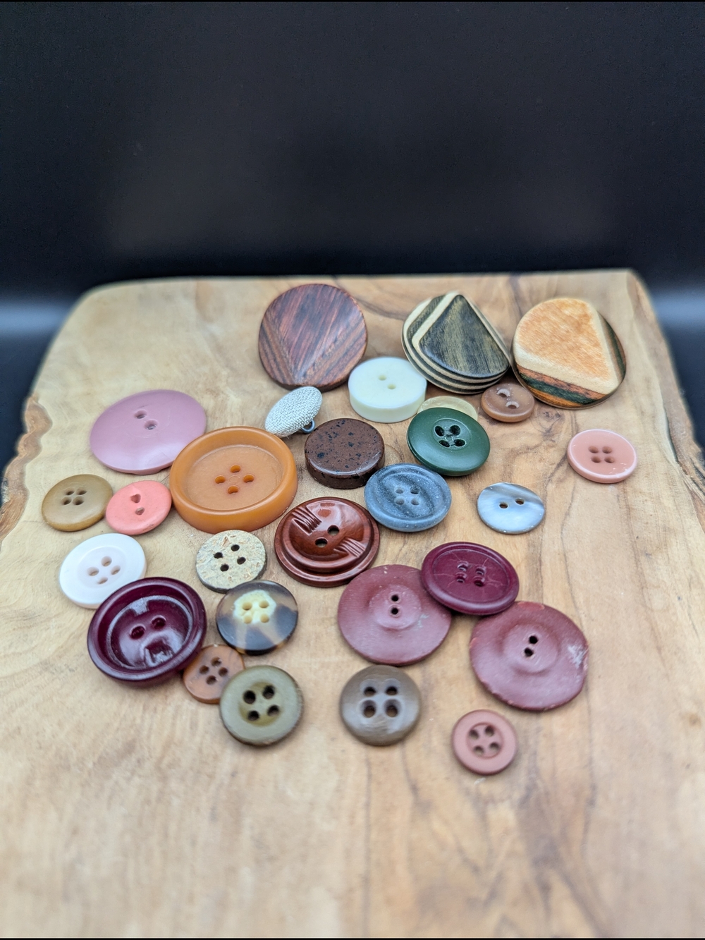 Lot Of Buttons. Vintage Buttons- Mother Of Pearl - Retro Buttons- Metal Buttons. - Picture 9 of 12